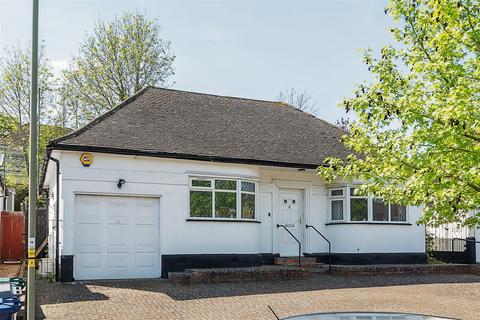 2 bedroom detached bungalow for sale, Highview Gardens, Edgware