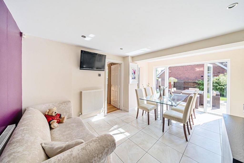 Kitchen Dining Area