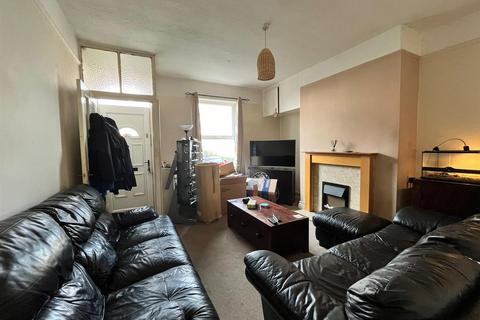 2 bedroom house to rent, Worsley Road, Eccles, Greater Manchester