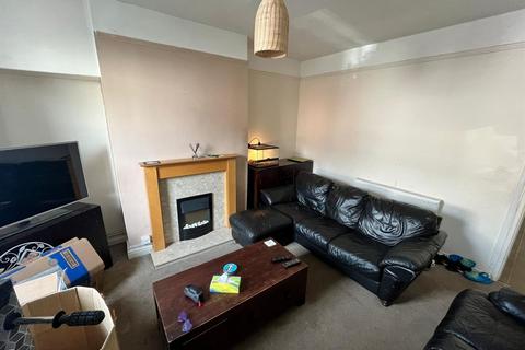 2 bedroom house to rent, Worsley Road, Eccles, Greater Manchester