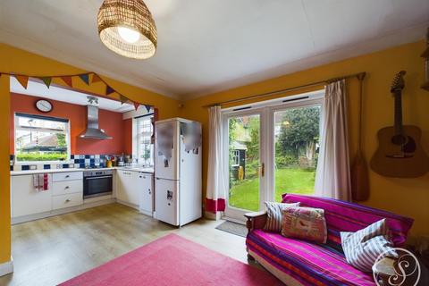 3 bedroom semi-detached house for sale, Moor Park Villas, Leeds