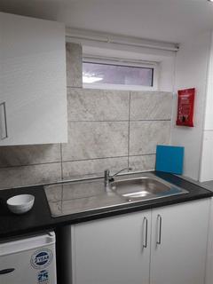 4 Aviary Road, Leeds, LS12 2NS