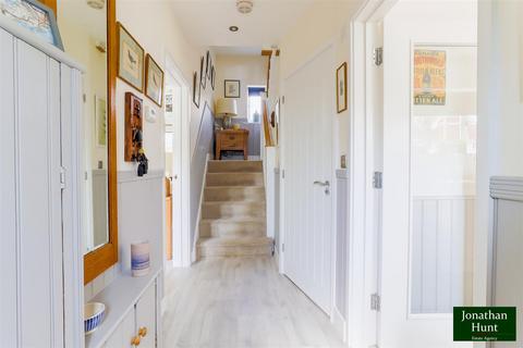 56 Dray Gardens, Buntingford, SG9 9GX