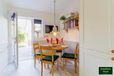 56 Dray Gardens, Buntingford, SG9 9GX