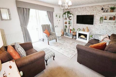 11 Barons Croft, Nuneaton, CV10 9QQ