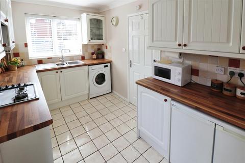 11 Barons Croft, Nuneaton, CV10 9QQ