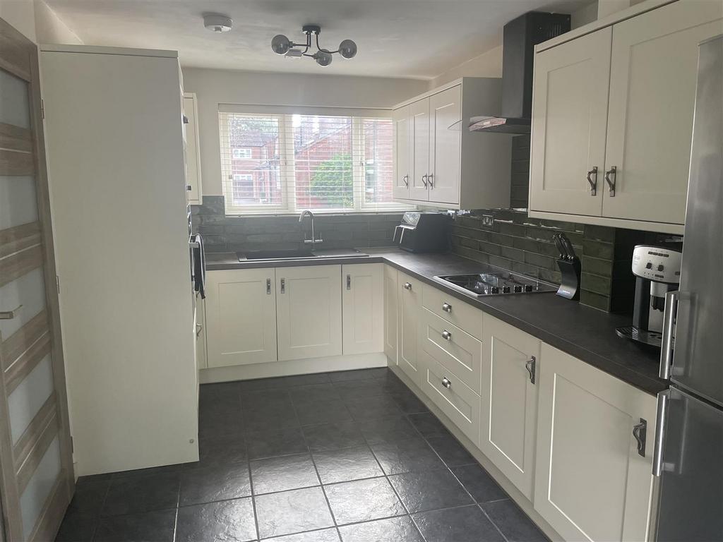 35 Brooke Rd - NEW kitchen.jpeg.jpg