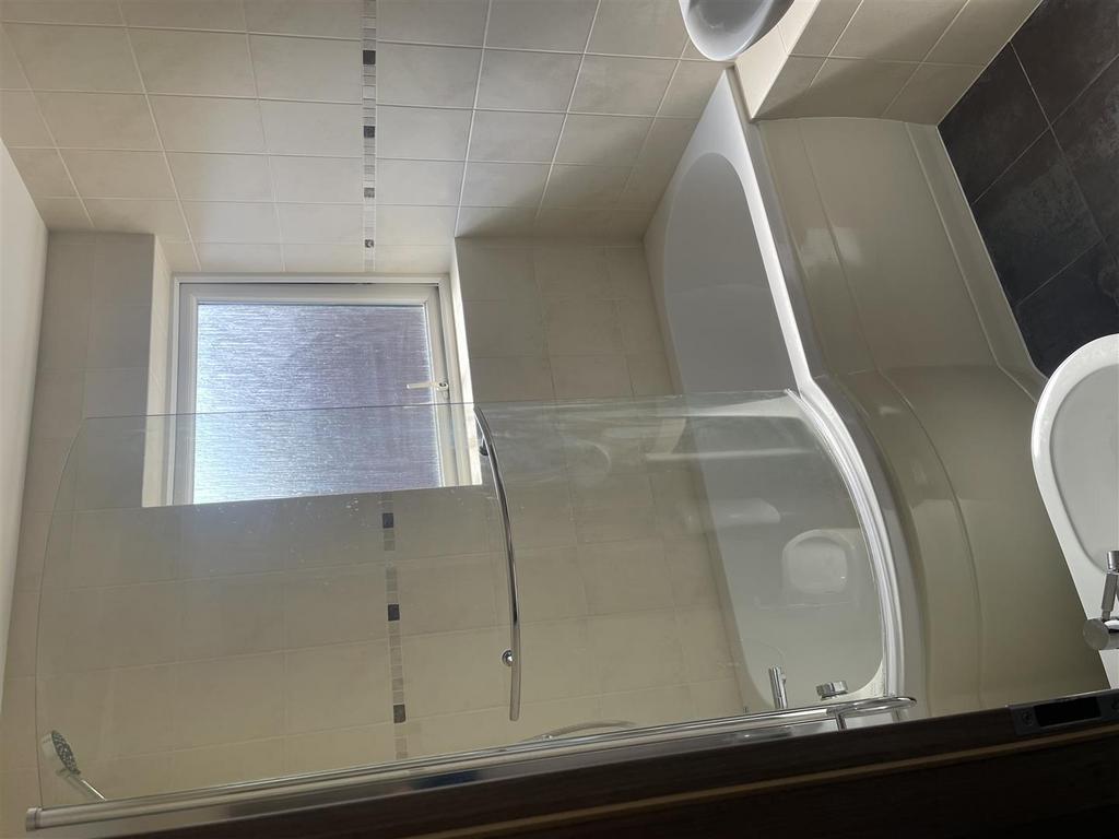 35 Brooke Rd - NEW bathroom.jpg