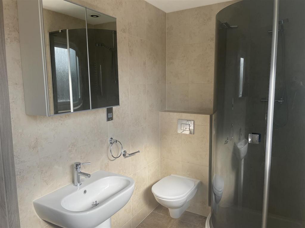 35 Brooke Rd - NEW ensuite bathroom.jpeg.jpg