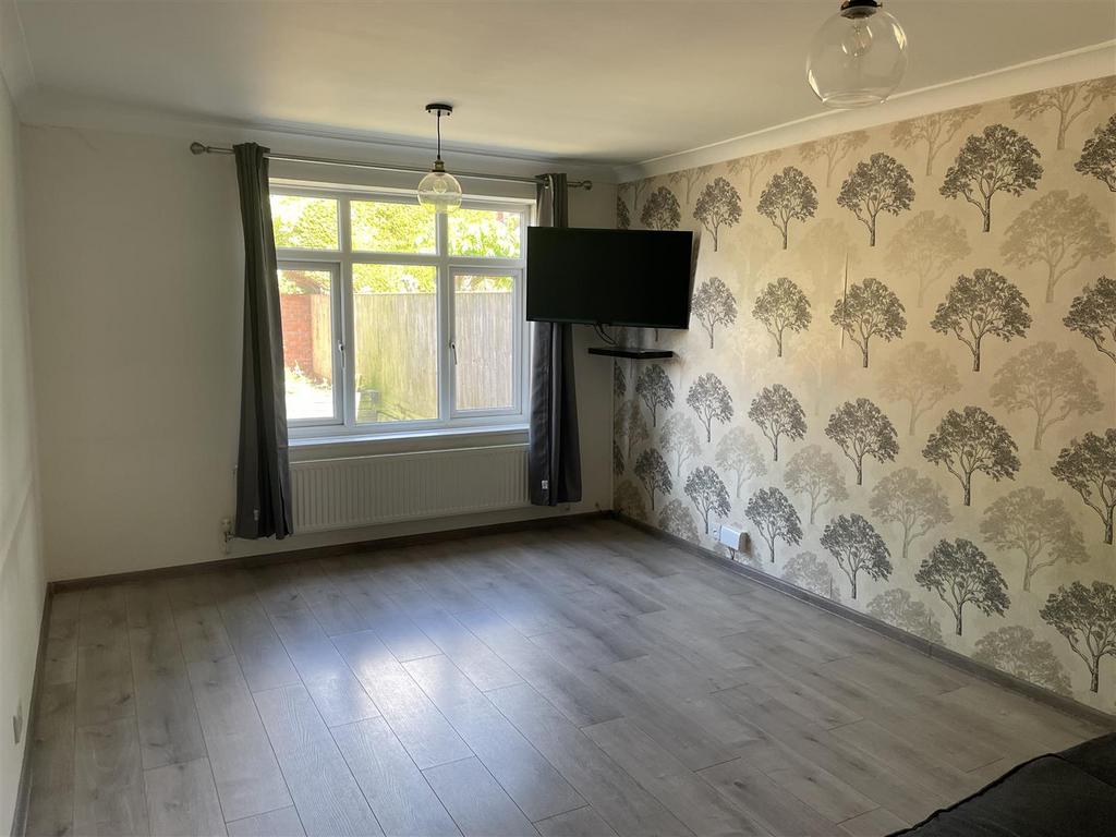 35 Brooke Rd - NEW sitting room.jpg