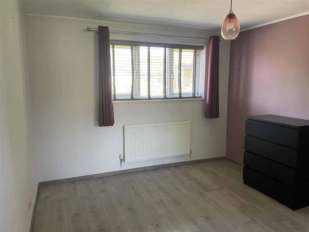 35 Brooke Rd - NEW bedroom .jpg