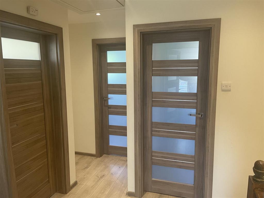 35 Brooke Rd - NEW landing.jpg