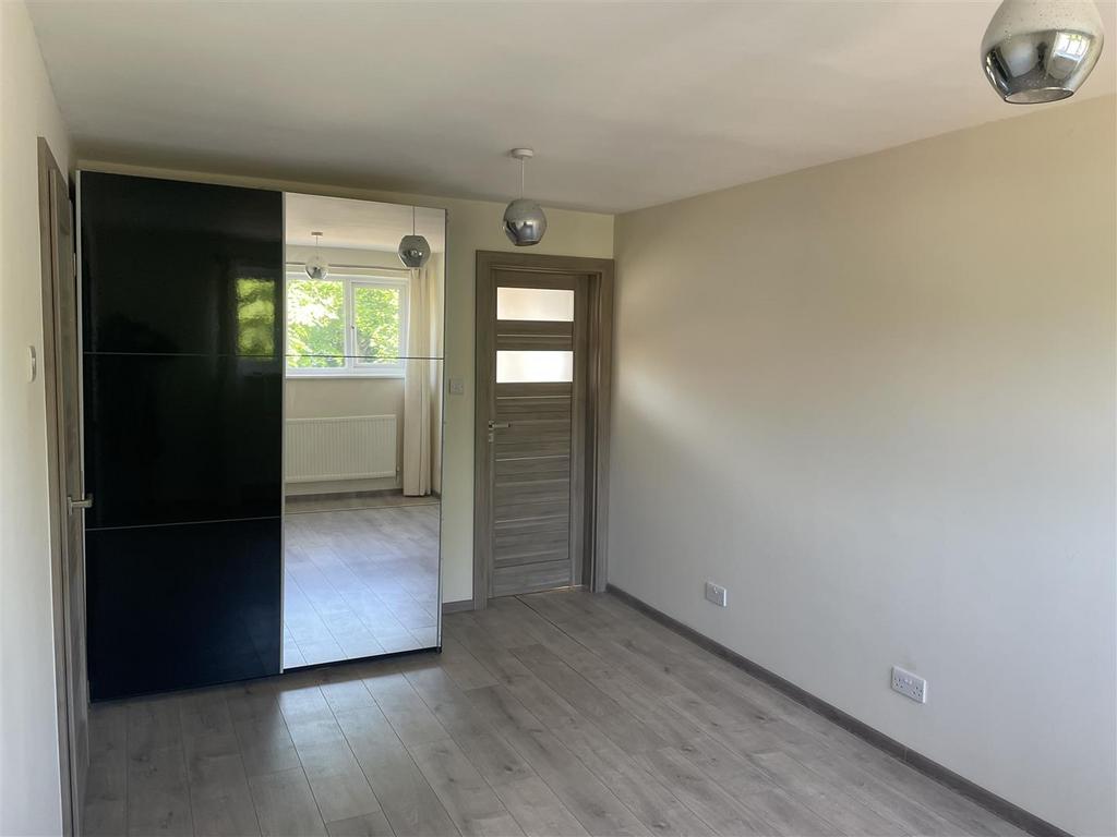35 Brooke Rd - NEW Master bedroom .jpg