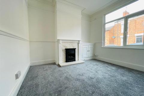 2 bedroom house to rent, Avenue Road Extension, Leicester