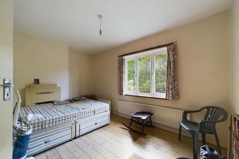 119 Rickman Hill, Coulsdon, CR5 3DU