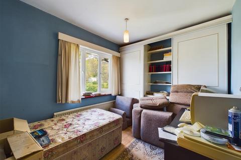 119 Rickman Hill, Coulsdon, CR5 3DU