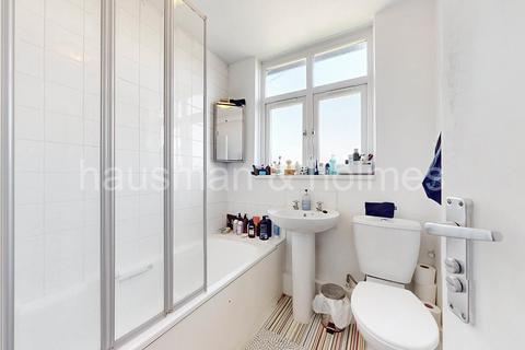 2 bedroom flat for sale, Golders Court, Woodstock Road, NW11