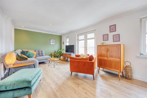 2 bedroom flat for sale, Cadder Court, Gartcosh,