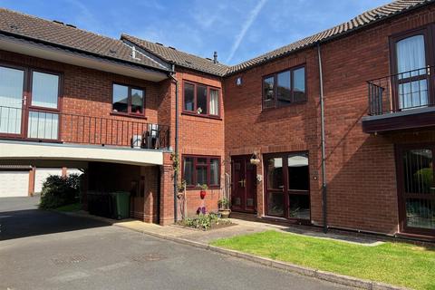 62 Fredericks Close, Norton, Stourbridge, DY8 3YW