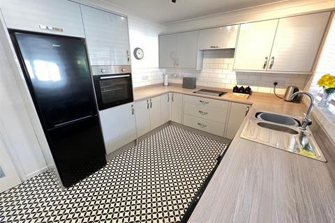 62 Fredericks Close, Norton, Stourbridge, DY8 3YW