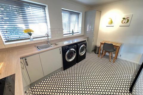 62 Fredericks Close, Norton, Stourbridge, DY8 3YW