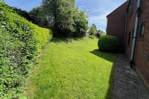 62 Fredericks Close, Norton, Stourbridge, DY8 3YW