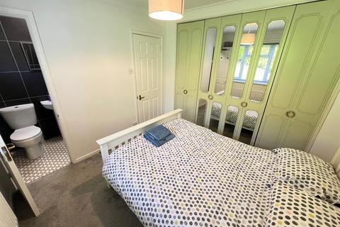 62 Fredericks Close, Norton, Stourbridge, DY8 3YW