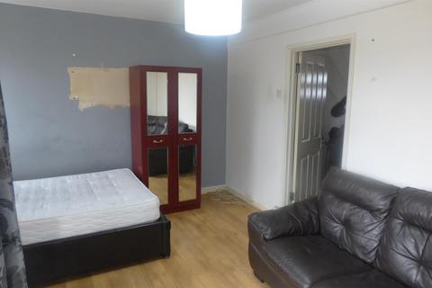 3 bedroom flat for sale, Slippers Place, London