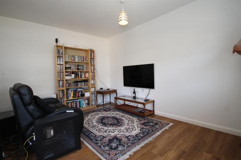 Flat 4, Hamilton House, 3 North Street, Carshalton, SM5 2HW