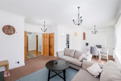 2 bedroom apartment for sale, Boleyn Court, Epping New Road, Buckhurst Hill