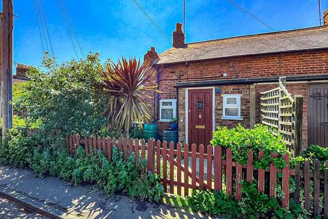 2 bedroom semi-detached house for sale, Orchard Road, Burnham-On-Crouch