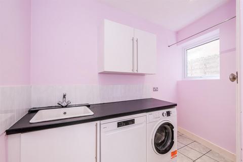76 Forest Approach, Woodford Green, IG8 9BU