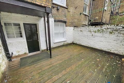 Studio to rent, Roman Road, Bethnal Green