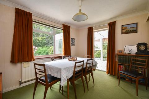 8 Barnfield Close, Hastings, TN34 1TS