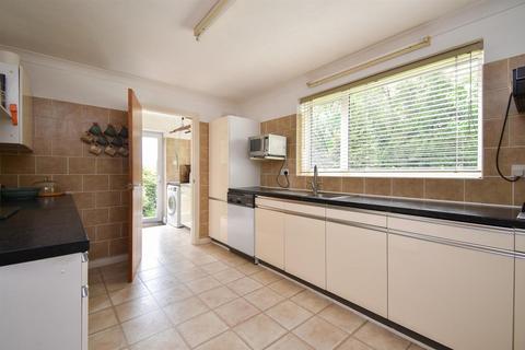 8 Barnfield Close, Hastings, TN34 1TS