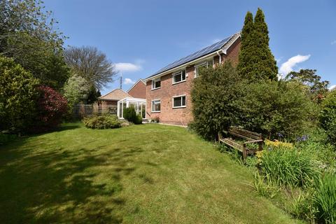 8 Barnfield Close, Hastings, TN34 1TS