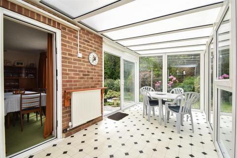 8 Barnfield Close, Hastings, TN34 1TS