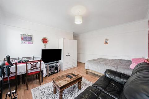 2 bedroom flat for sale, Wood Street, Walthamstow