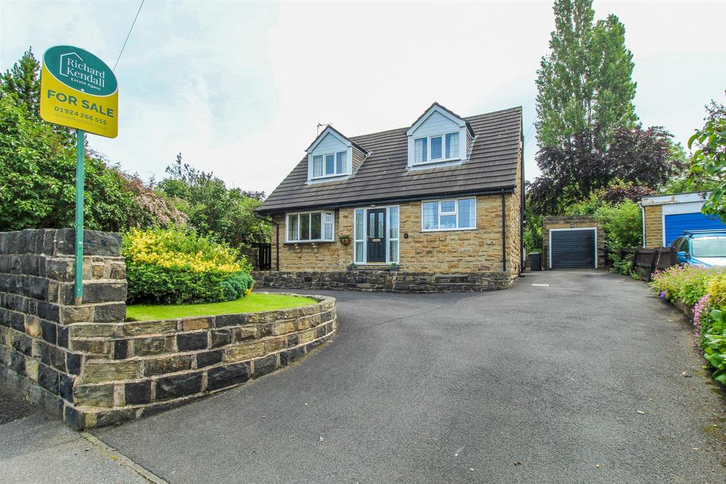 Staincliffe Road, Dewsbury WF13 3 bed detached bungalow for sale £350,000
