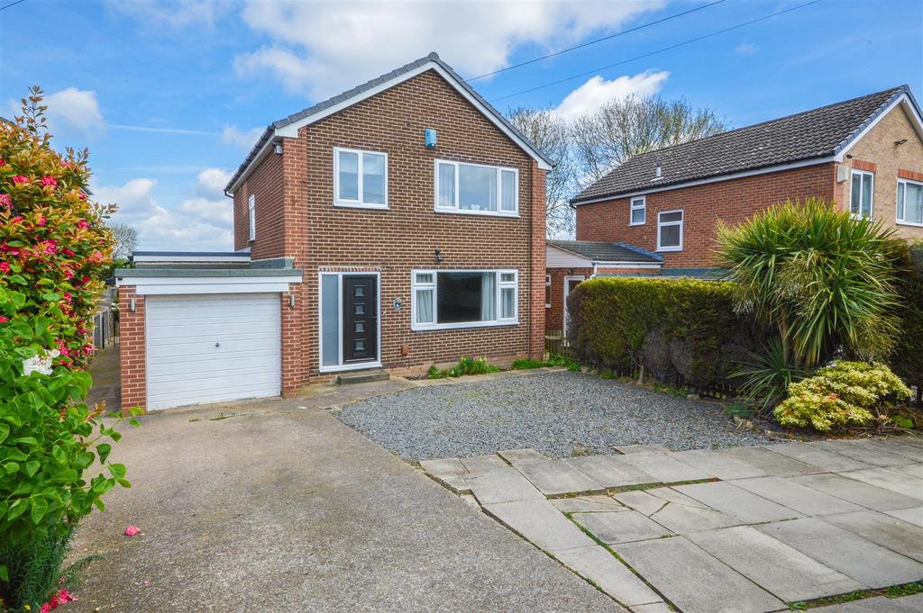 Fairfield Gardens, Ossett WF5 3 bed detached house for sale £375,000