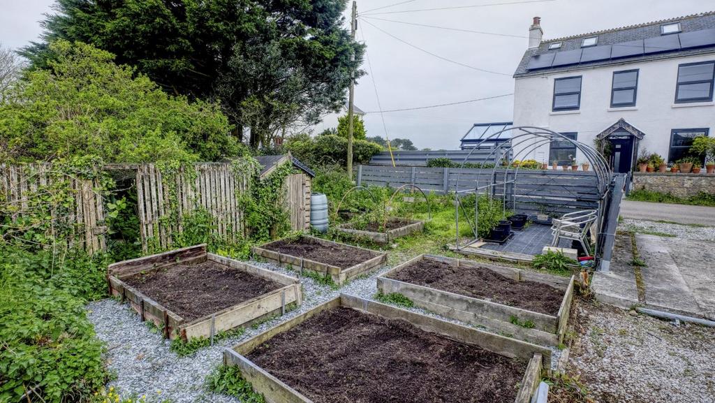 Garden, Parking and Views