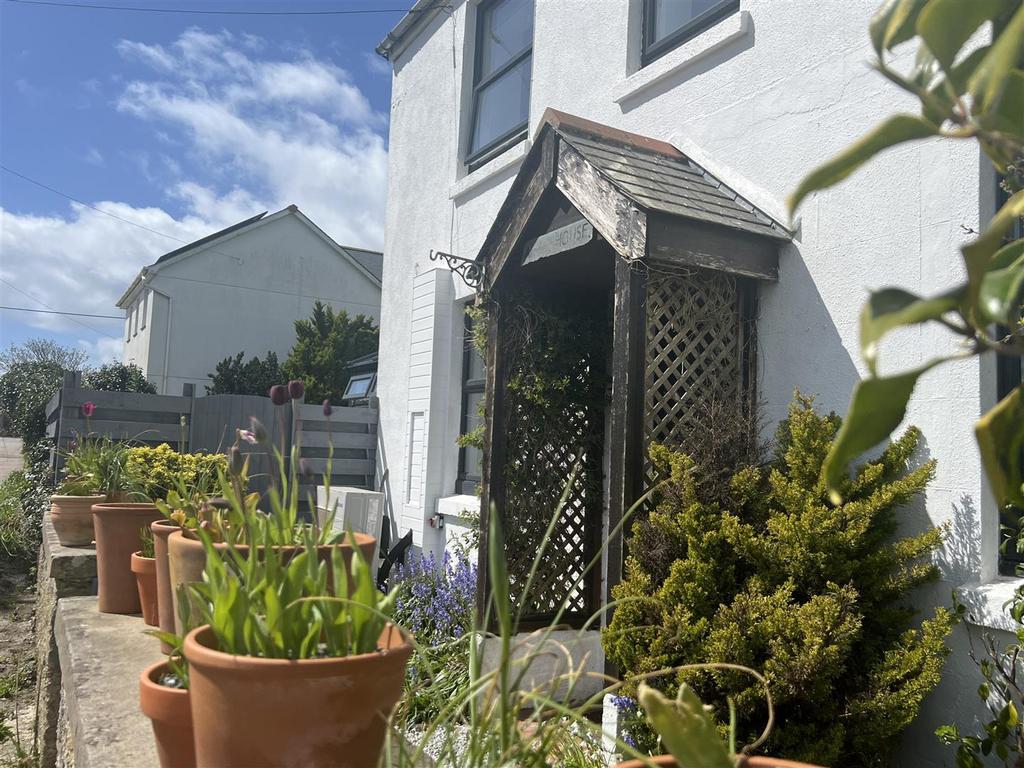 Garden, Parking and Views