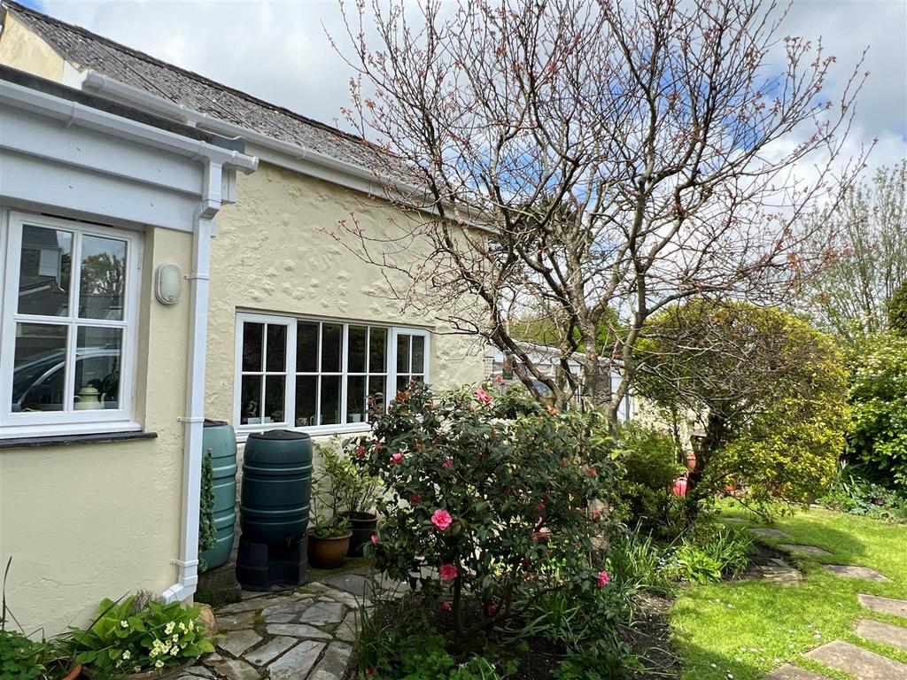 Garden & Parking & Outbuildings