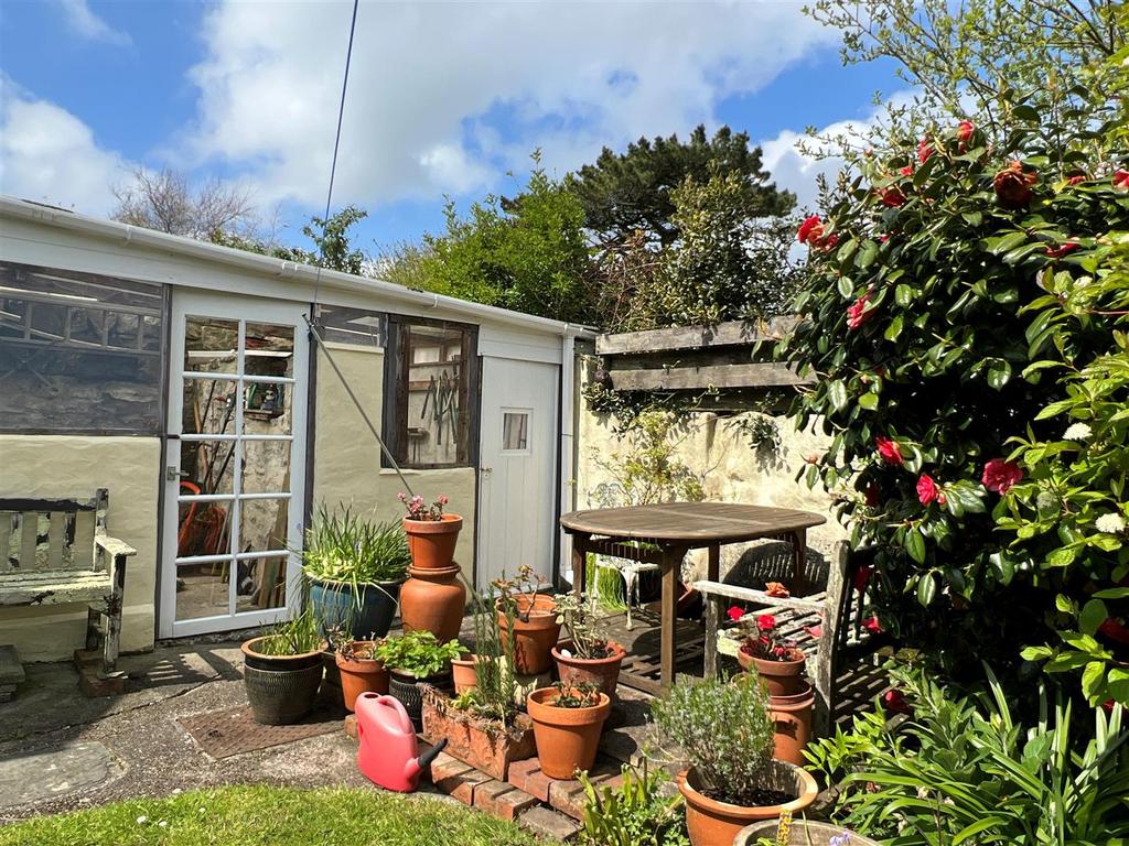 Garden & Parking & Outbuildings