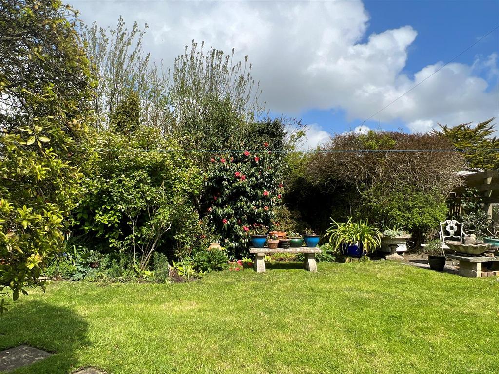 Garden & Parking & Outbuildings