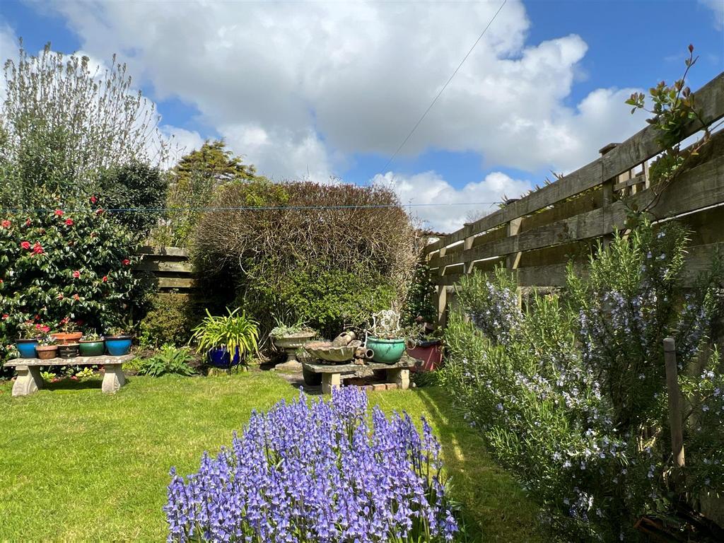 Garden & Parking & Outbuildings