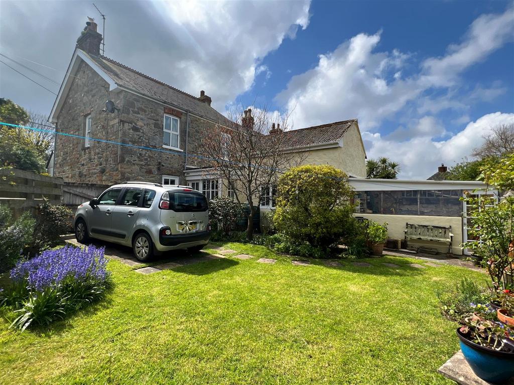 Garden & Parking & Outbuildings