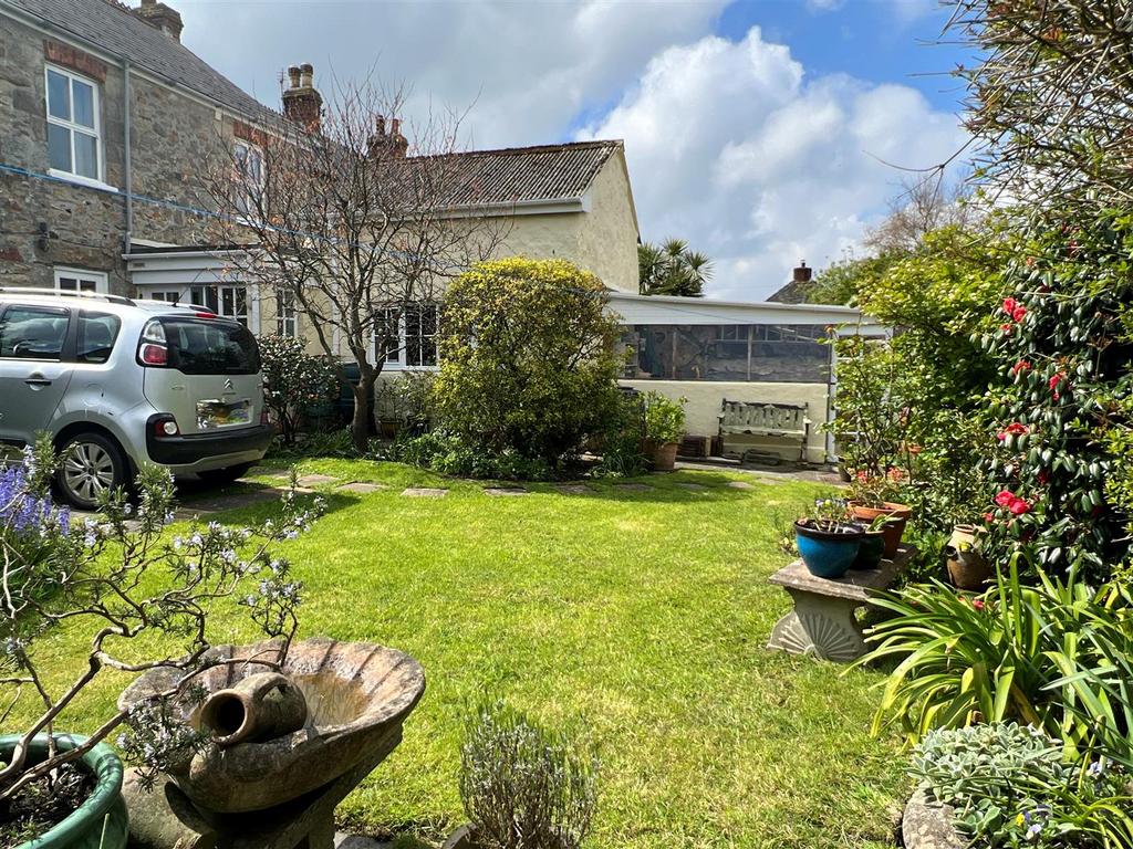 Garden & Parking & Outbuildings