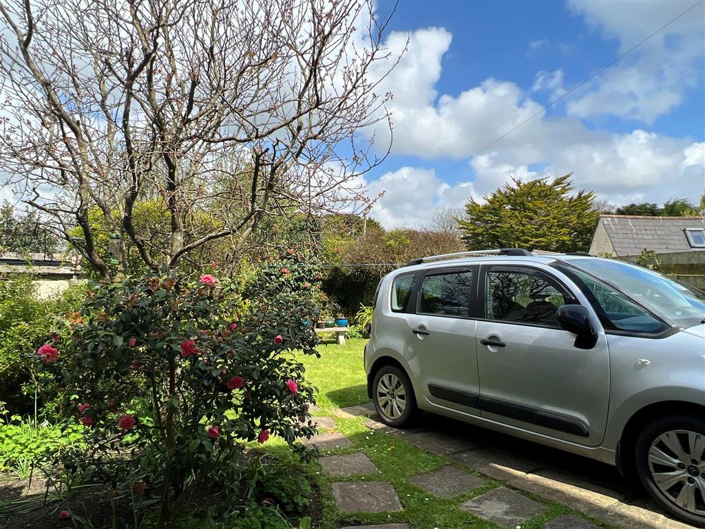 Garden & Parking & Outbuildings