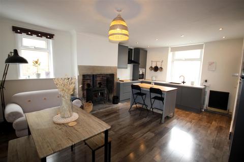 3 bedroom end of terrace house for sale, Back Queen Street, Greetland HX4